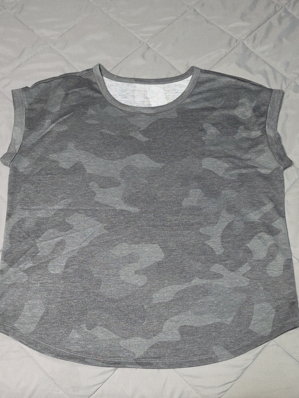 Women’s Gray Camo Short Sleeve Tee